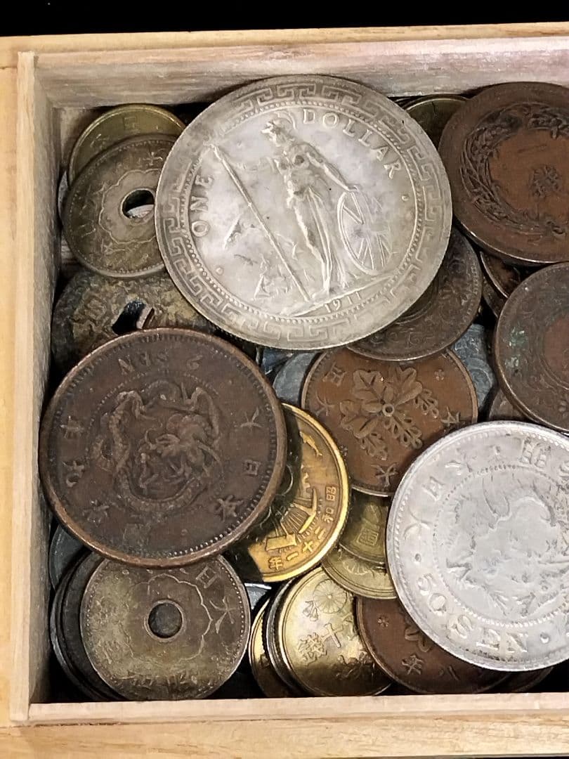 古銭銀貨銅貨穴銭など雑銭色々 桐箱おまけ 日本古銭中国 - メルカリ