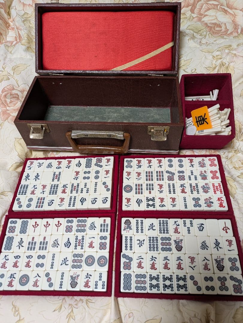 麻雀牌セット 伝統的デザイン ケース付き - メルカリ