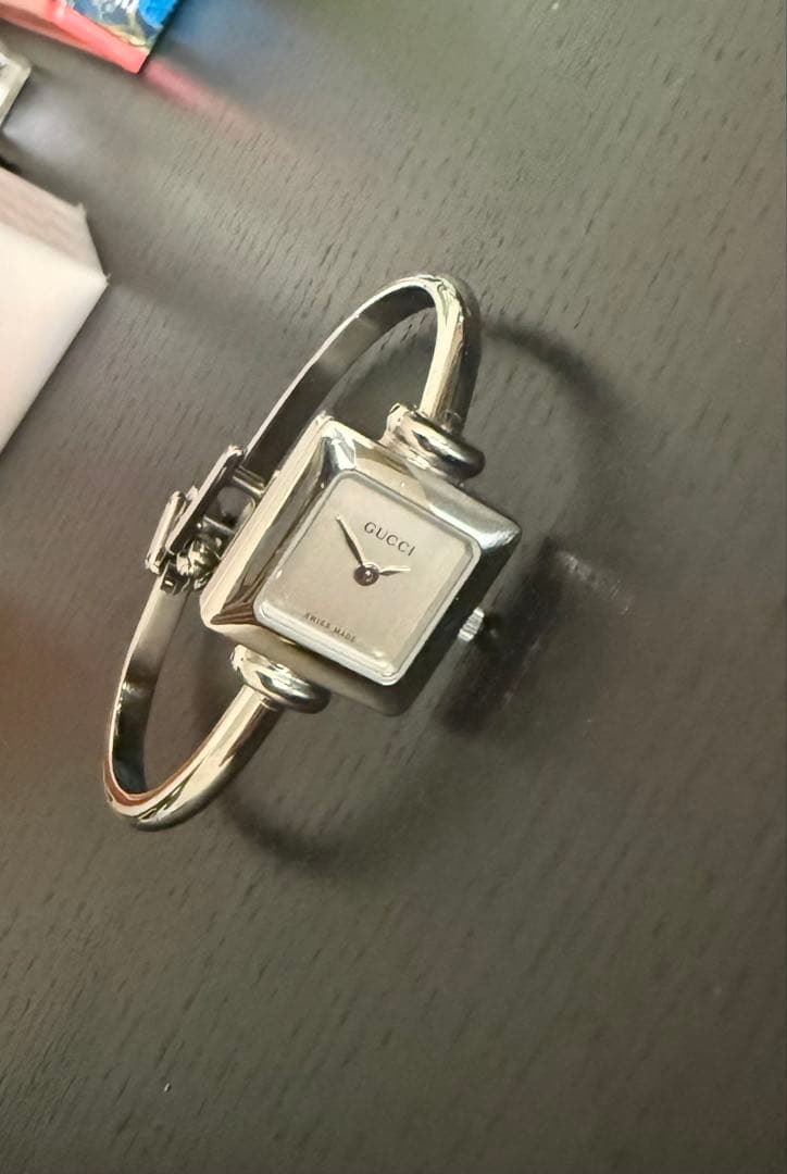 GUCCI スクエア型 ブレスレット時計