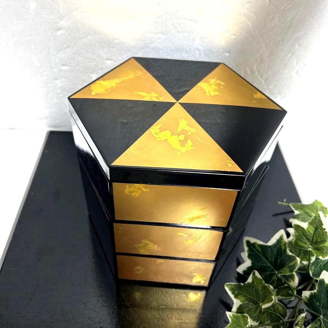 六角金彩重箱 三段重箱 外黒塗内朱塗 弁当箱 おせち料理 お正月 縁起物