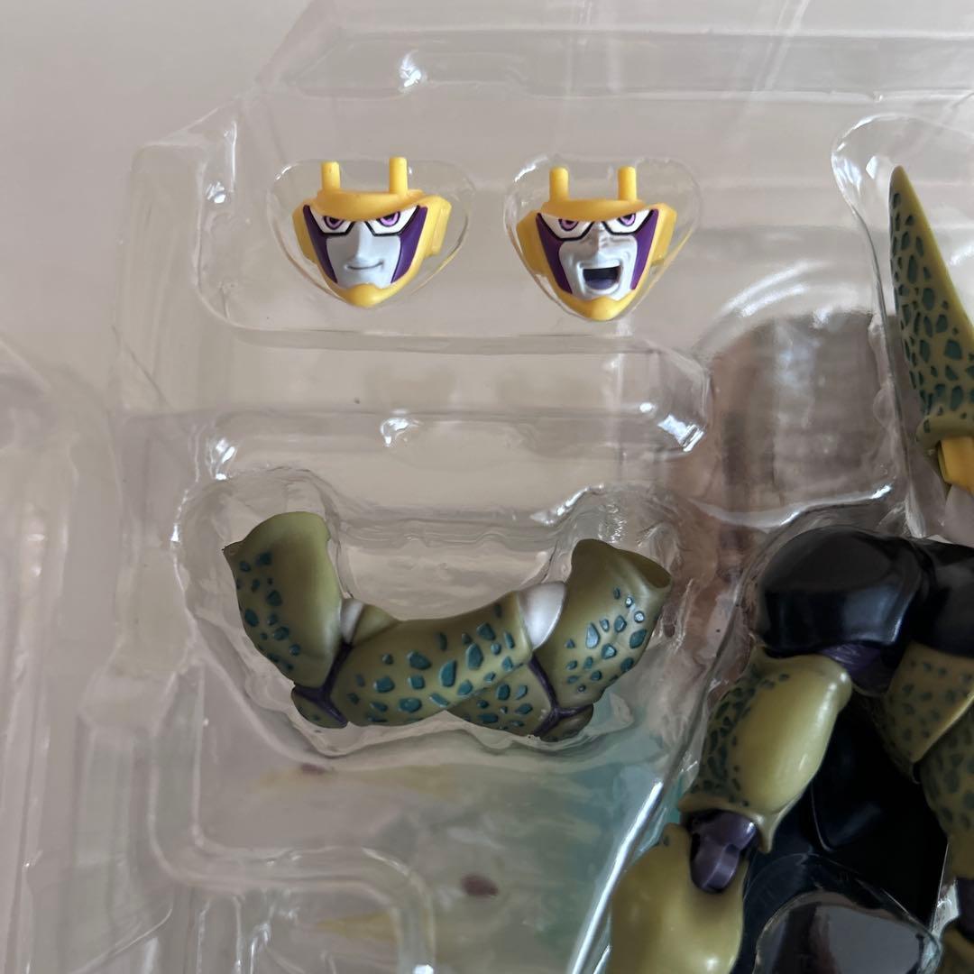 ドラゴンボールZ S.H.Figuarts セル完全体　フィギュア