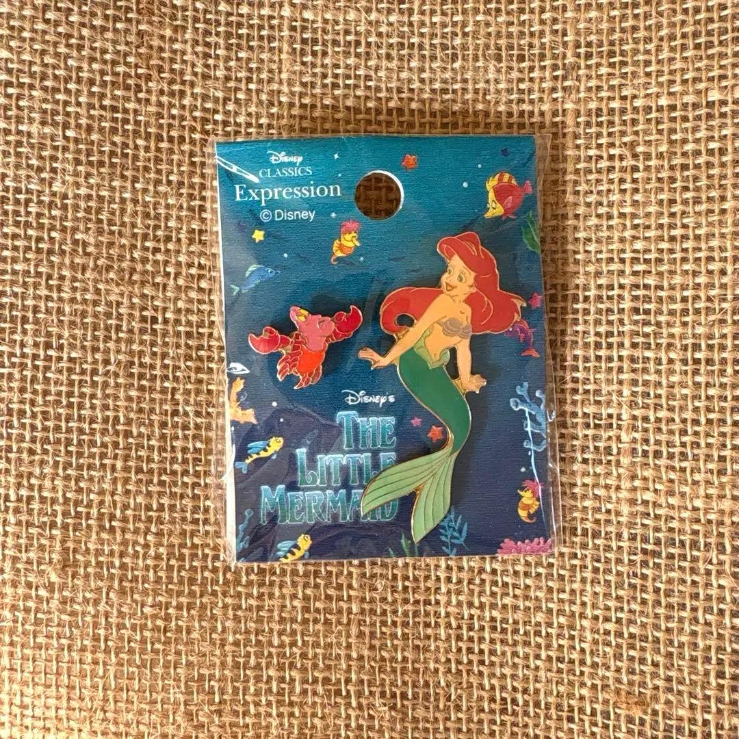 ザ・リトルマーメイド アリエル&セバスチャン ピンバッジ - メルカリ