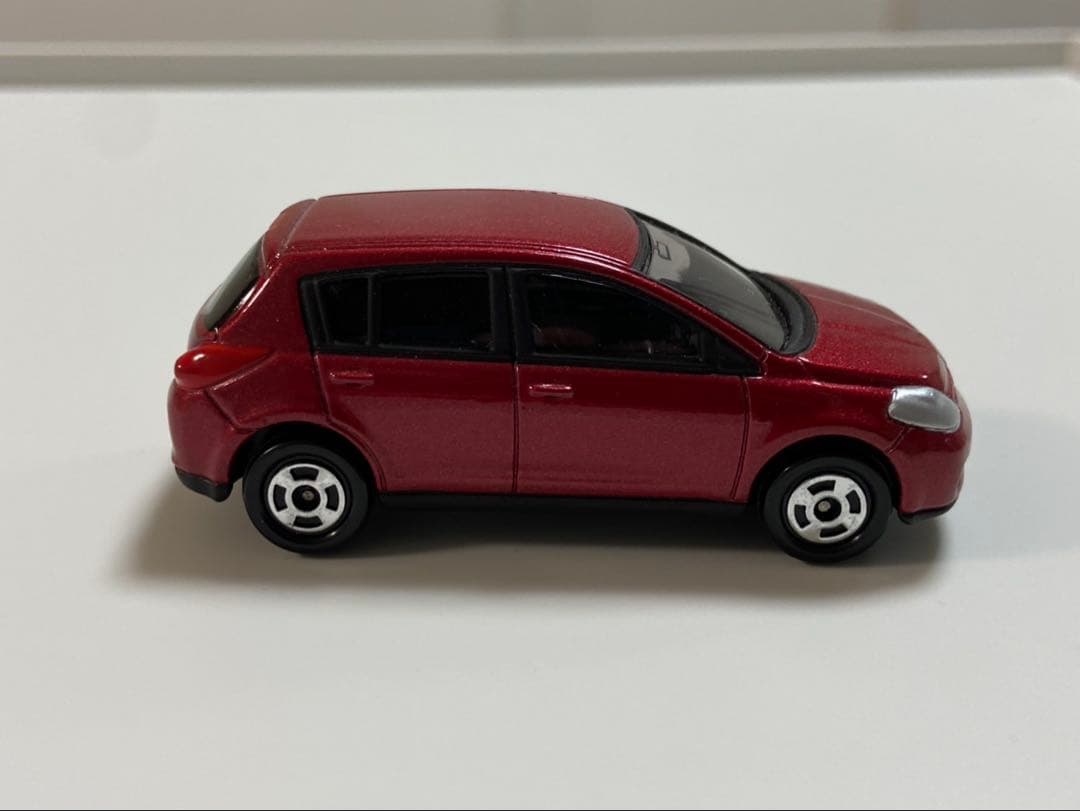 トミカ 日産 ティーダ ルミナスレッド