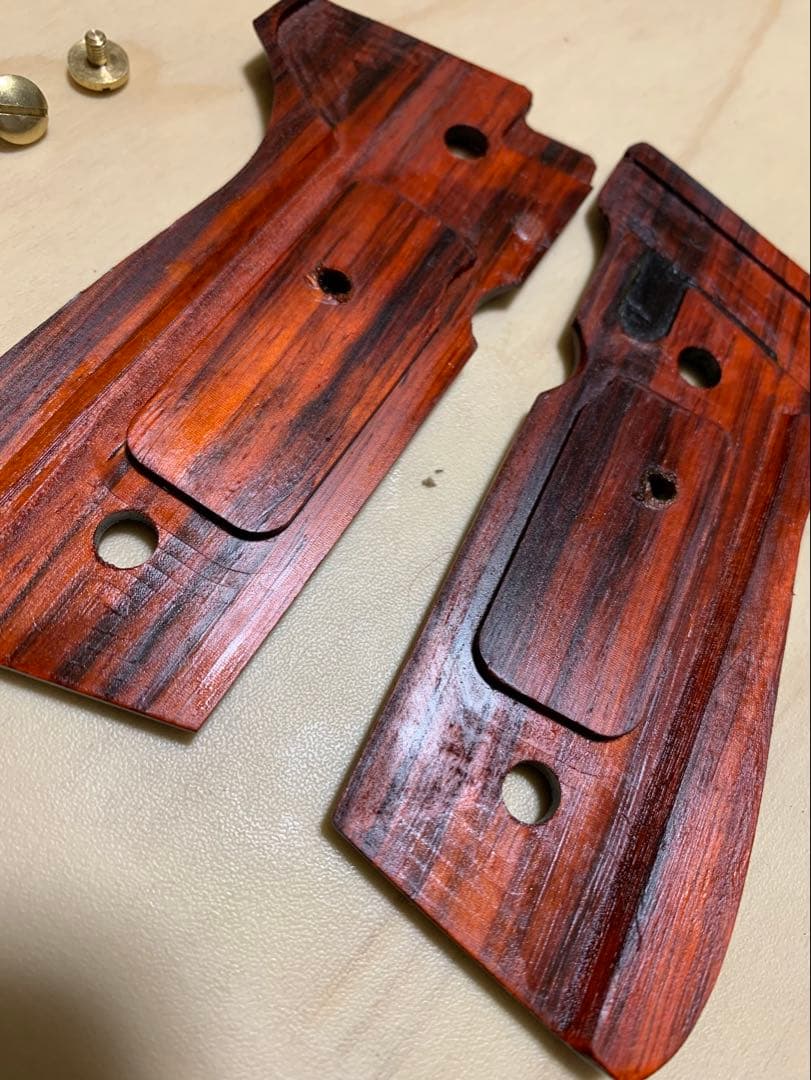 レア物 新品ベレッタ m9用サムライエッジ風木製グリップ メタリオン