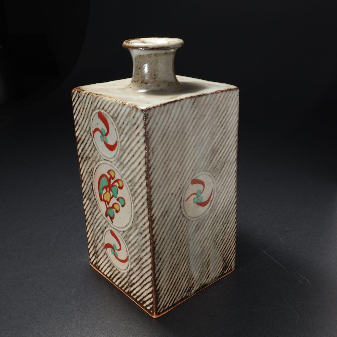 人間国宝 島岡達三 象嵌赤絵方壺 縄文象嵌 角瓶 共箱 R1463K3 - メルカリ