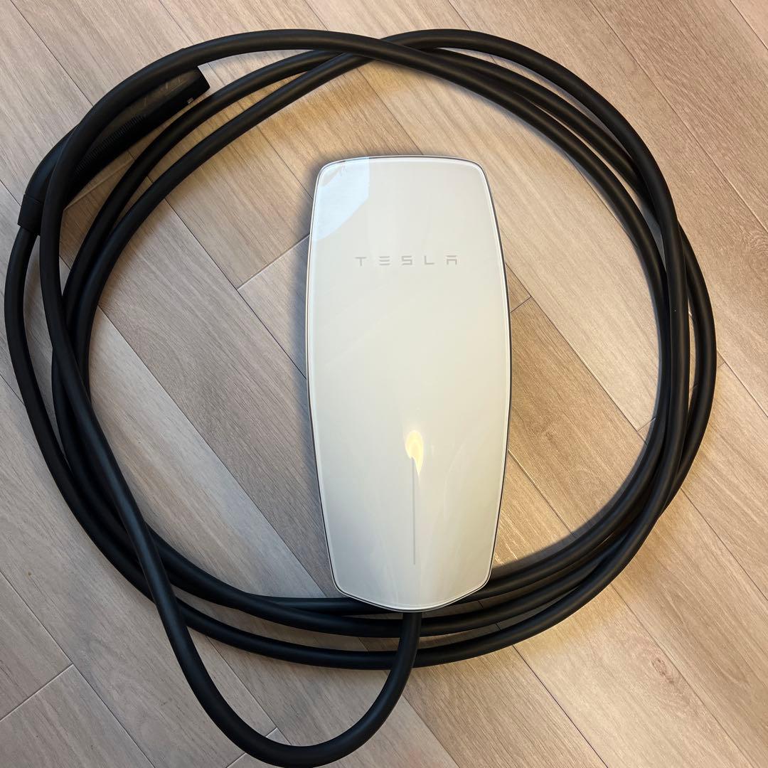 リヨンさま専用　テスラ　純正ウォールコネクター(ホワイト)