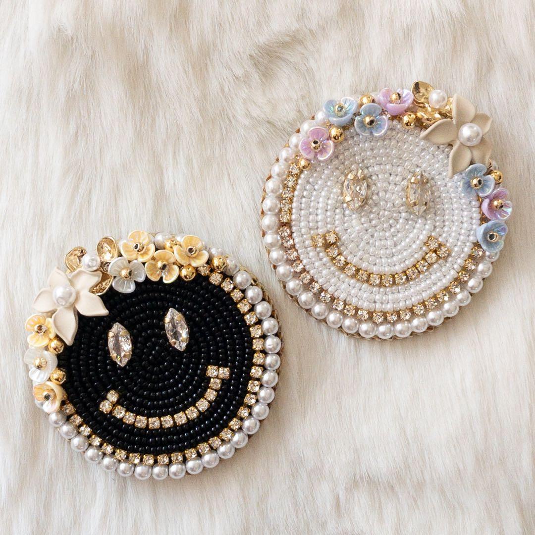うさこさま order page ビーズ刺繍ブローチ - メルカリ