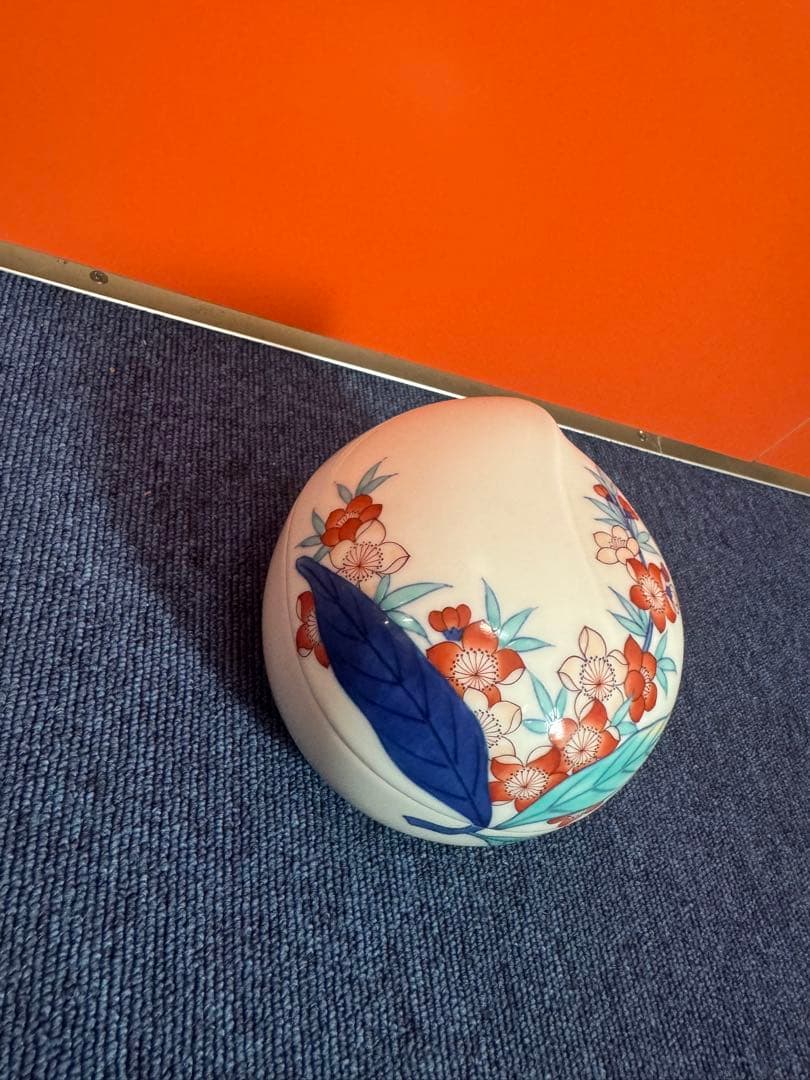 1685 鍋島 畑萬陶苑 色絵桃文 桃形蓋物 - メルカリ