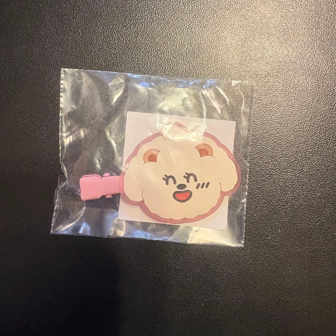 TXT ボムギュ ヘアクリップ プルバトゥ バムグッ ヘアピン - メルカリ