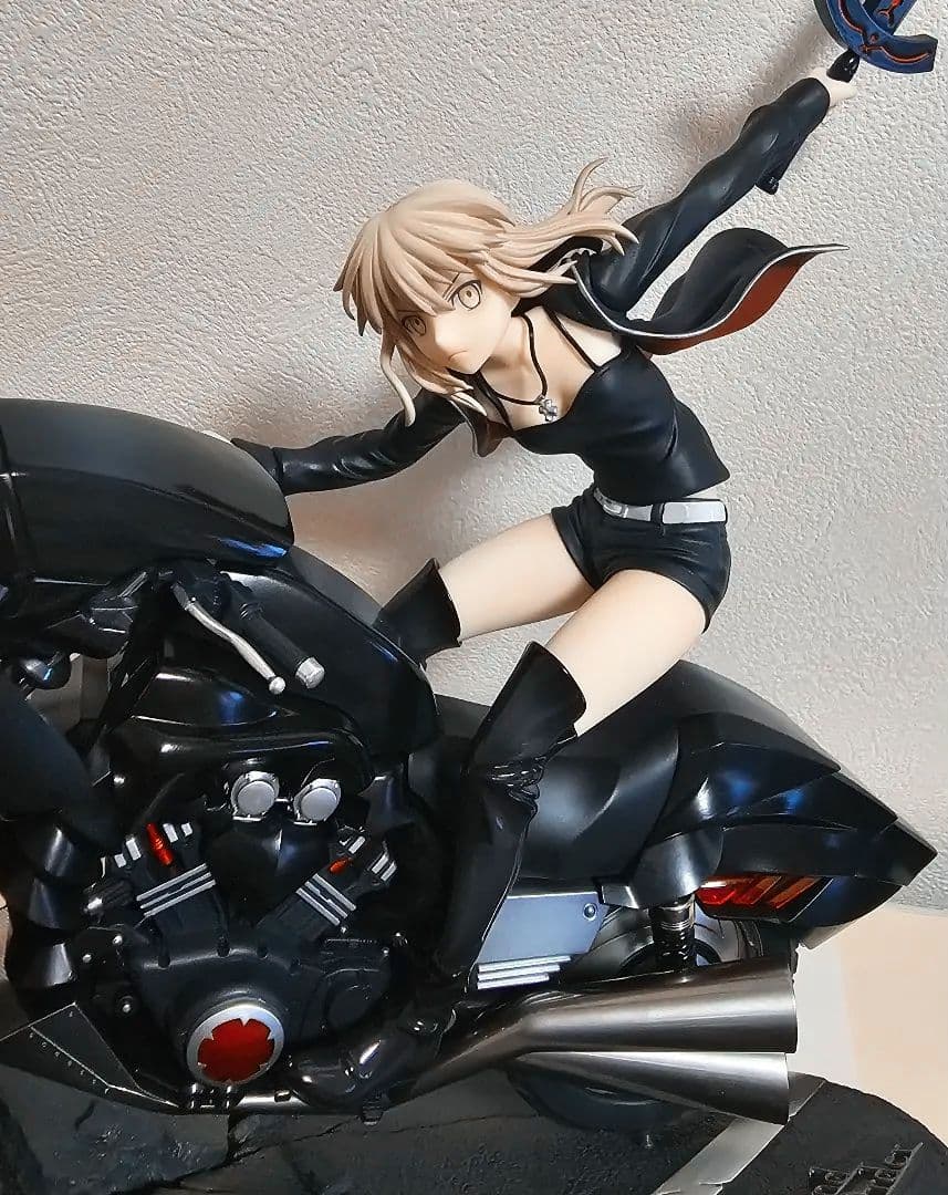 セイバー　アルトリア・ペンドラゴン　オルタ　キュイラッシェ・ノワール　フィギュア