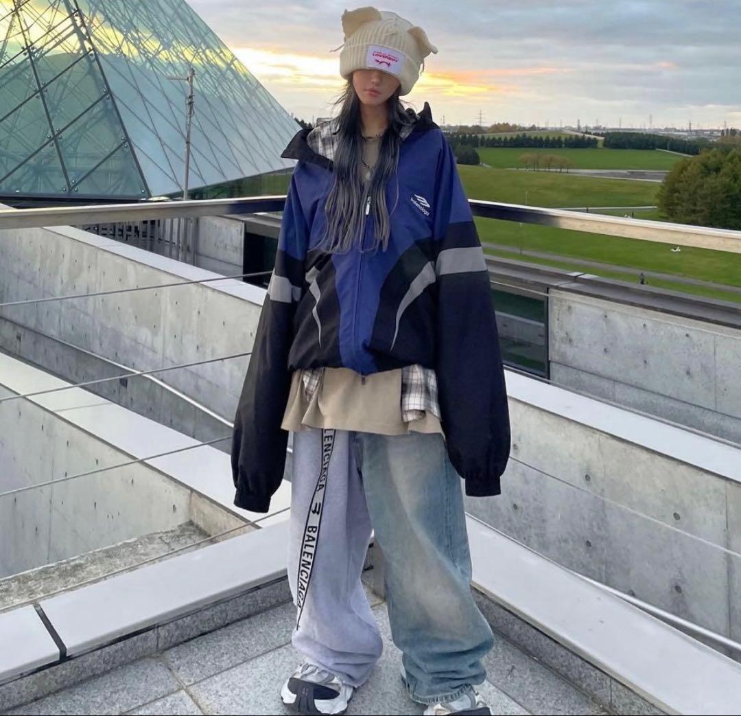 BALENCIAGA 3B OFF SHOULDER TRACKSUIT - メルカリ