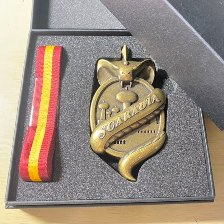 ツイステ スカラビア レプリカ寮章 - メルカリ