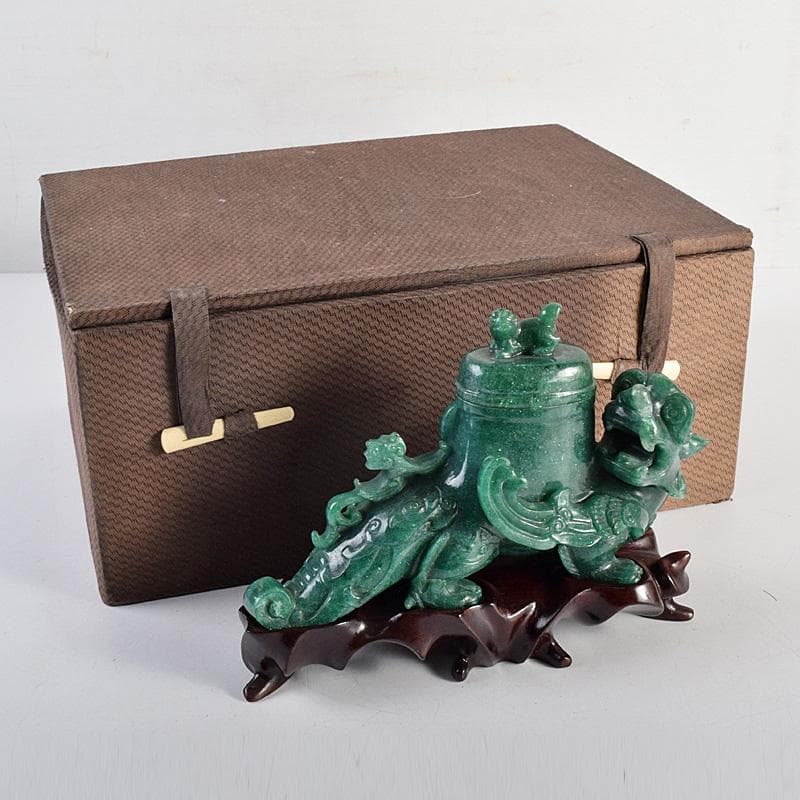 中国　玉石碧玉彫刻　神獣形　飾壷　置物　唐木台付　U　R8768