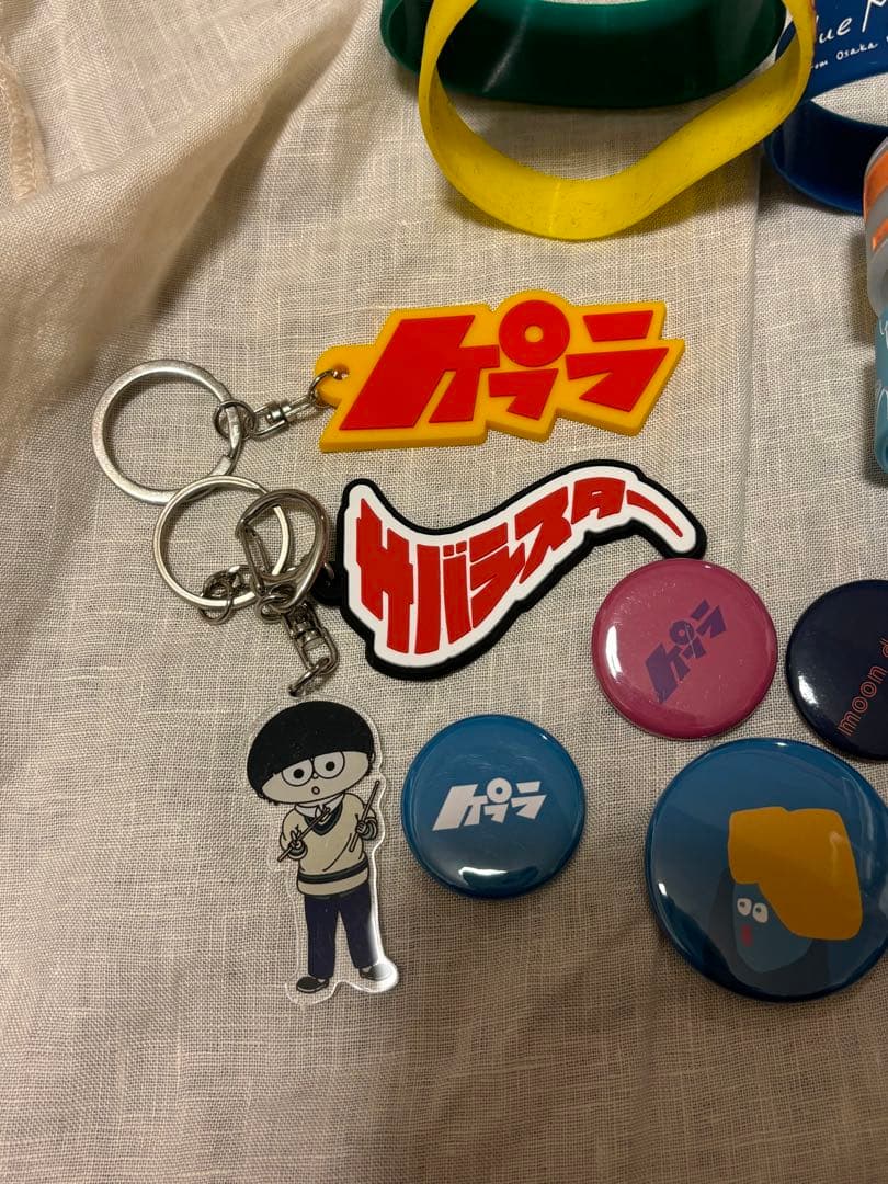 邦ロック バンド グッズ ラバーバンド キーホルダー 缶バッジ - メルカリ