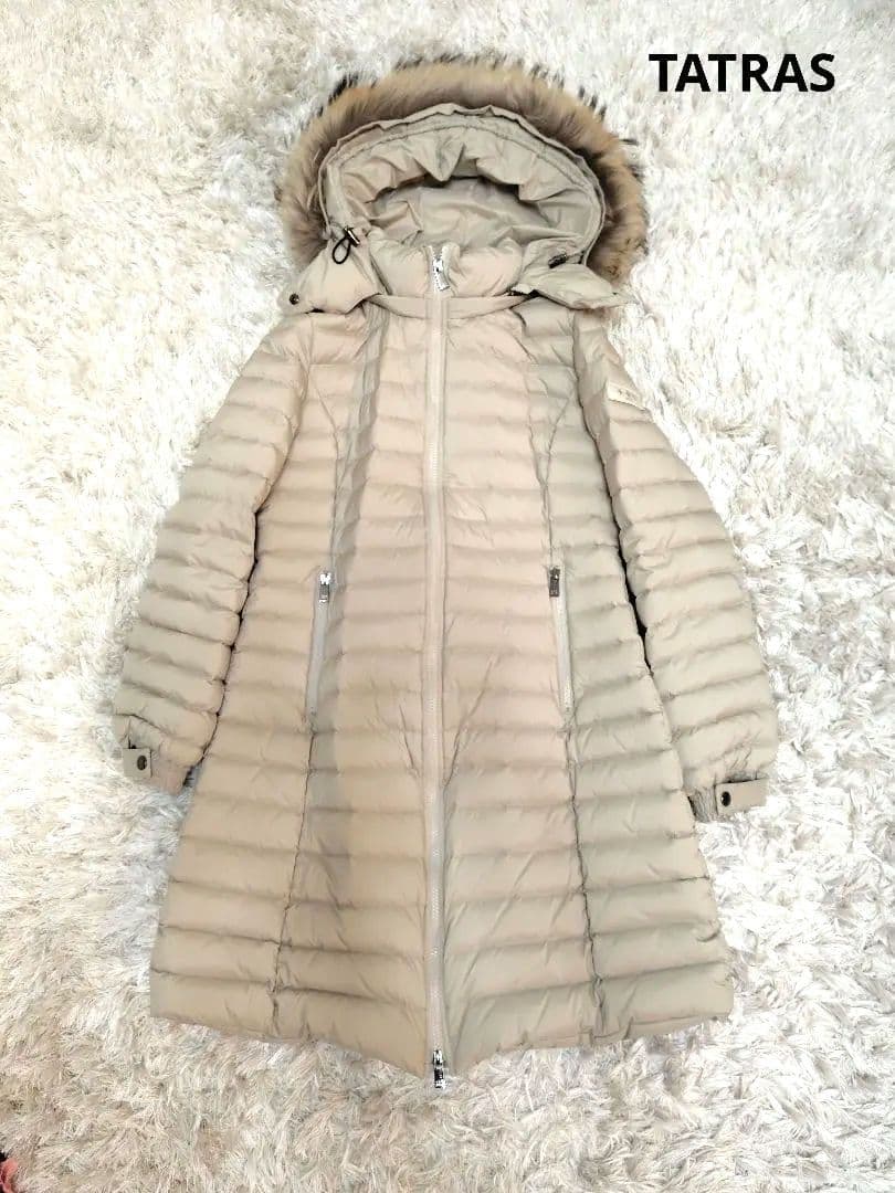 ★TATRAS★ミドル丈、ベージュ 、 フード、ファー付きダウンジャケット