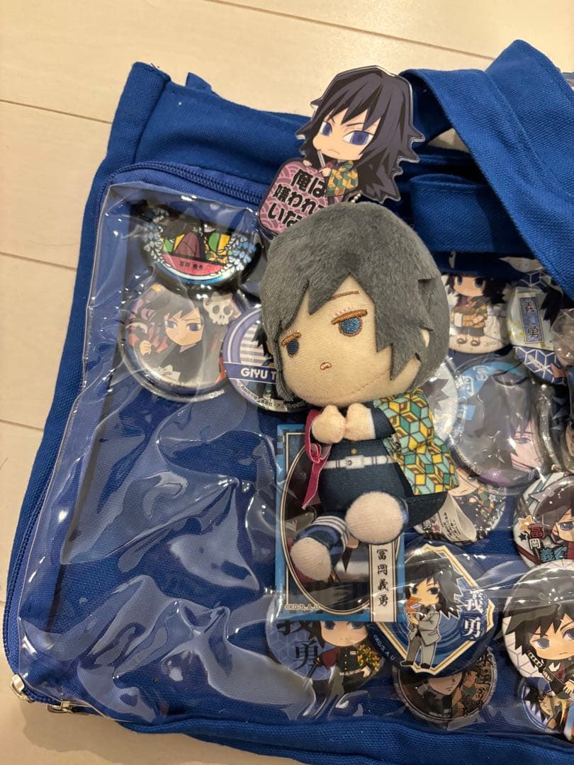 冨岡義勇 痛バック 缶バッチ - メルカリ