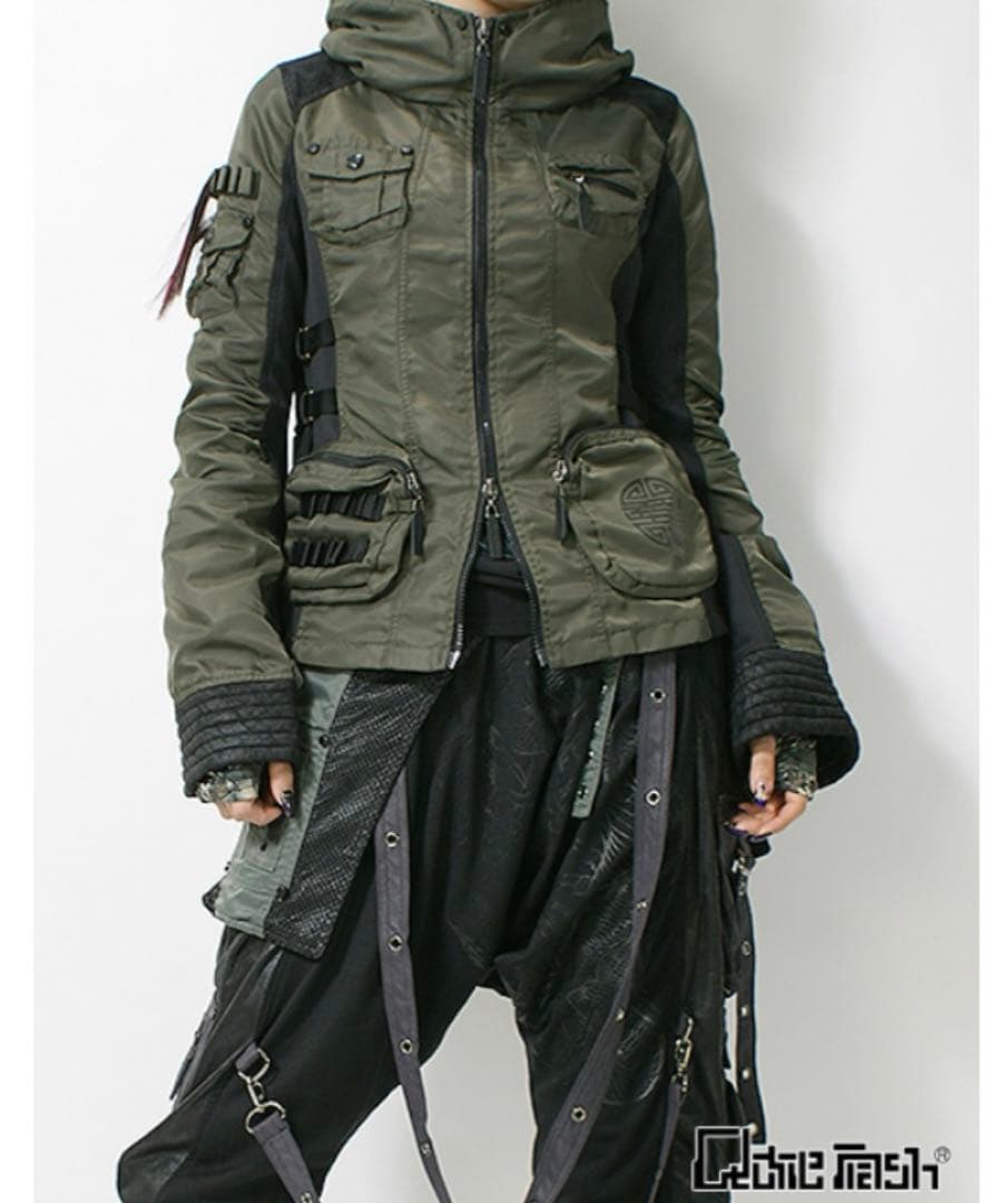 Qutie Frash 希少ミリタリーブルゾン　ジャケット　カーキ