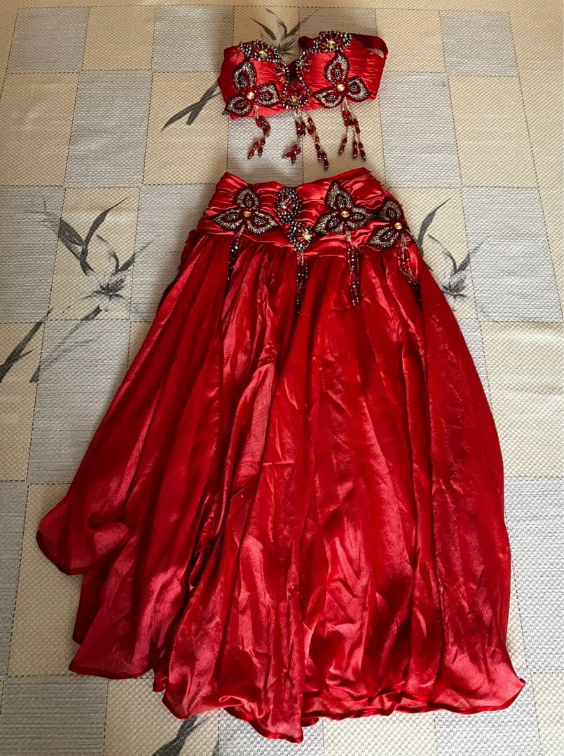 ベリーダンス　オリエンタル　衣装　赤色