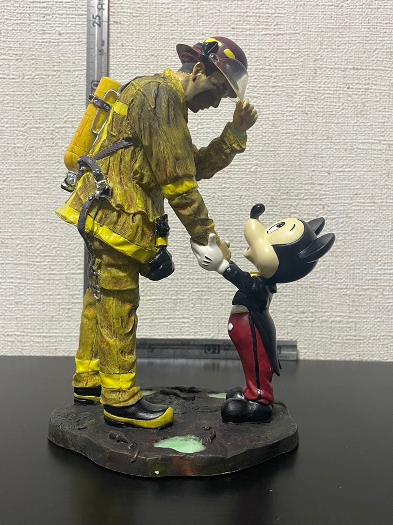 ミッキーと消防士　消防士へのトリュビュート彫刻　激レア 楽天市場】WDCC ミッキー ミッキーの消防士 1204801 Fireman to the