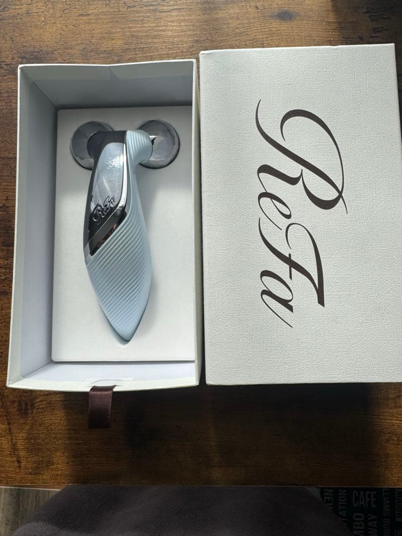 ReFa リファカラットリフト EMS リファカラットリフト（EMS美顔器）| 美容機器 | ReFa（リファ）公式