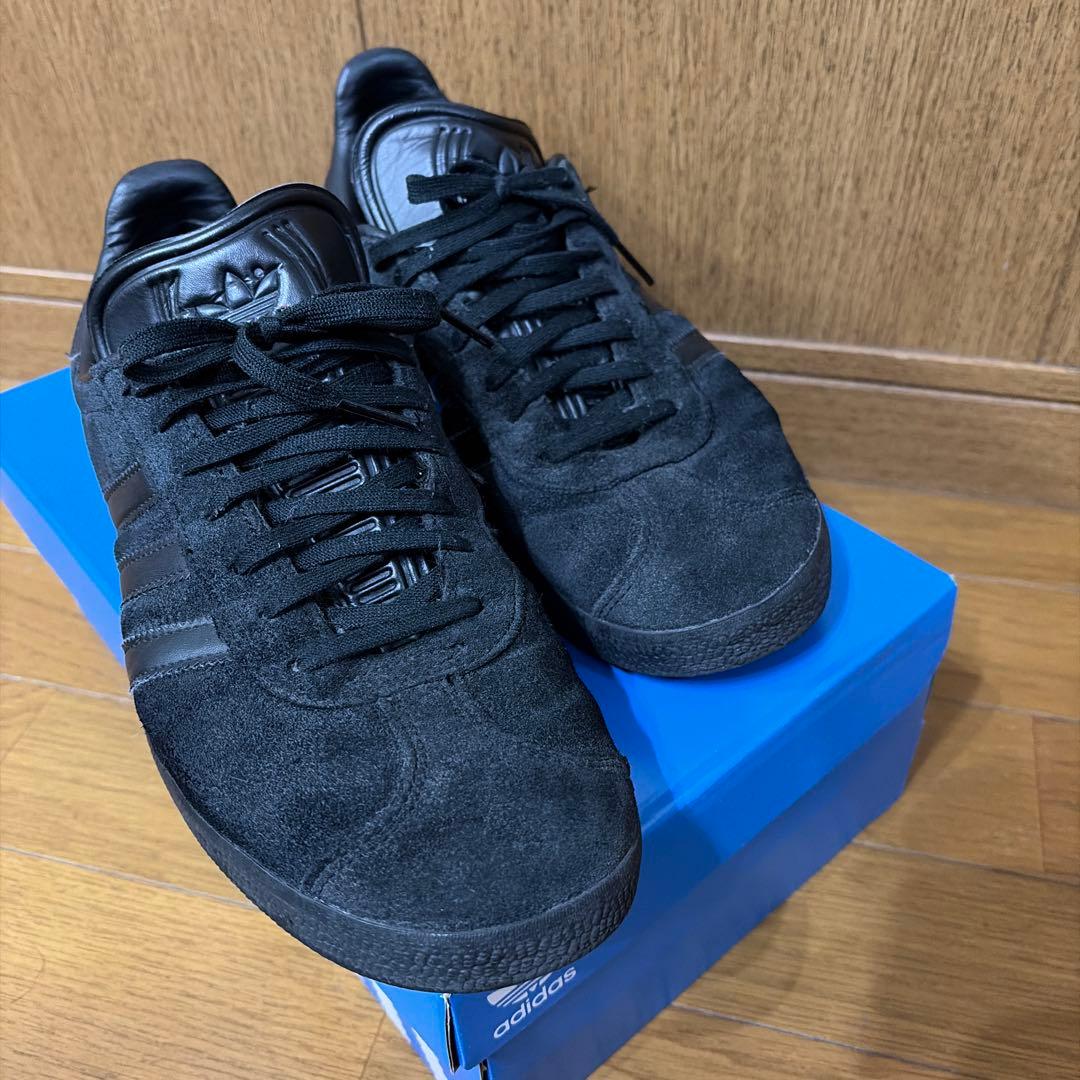靴 adidas gazelle tripleBlack