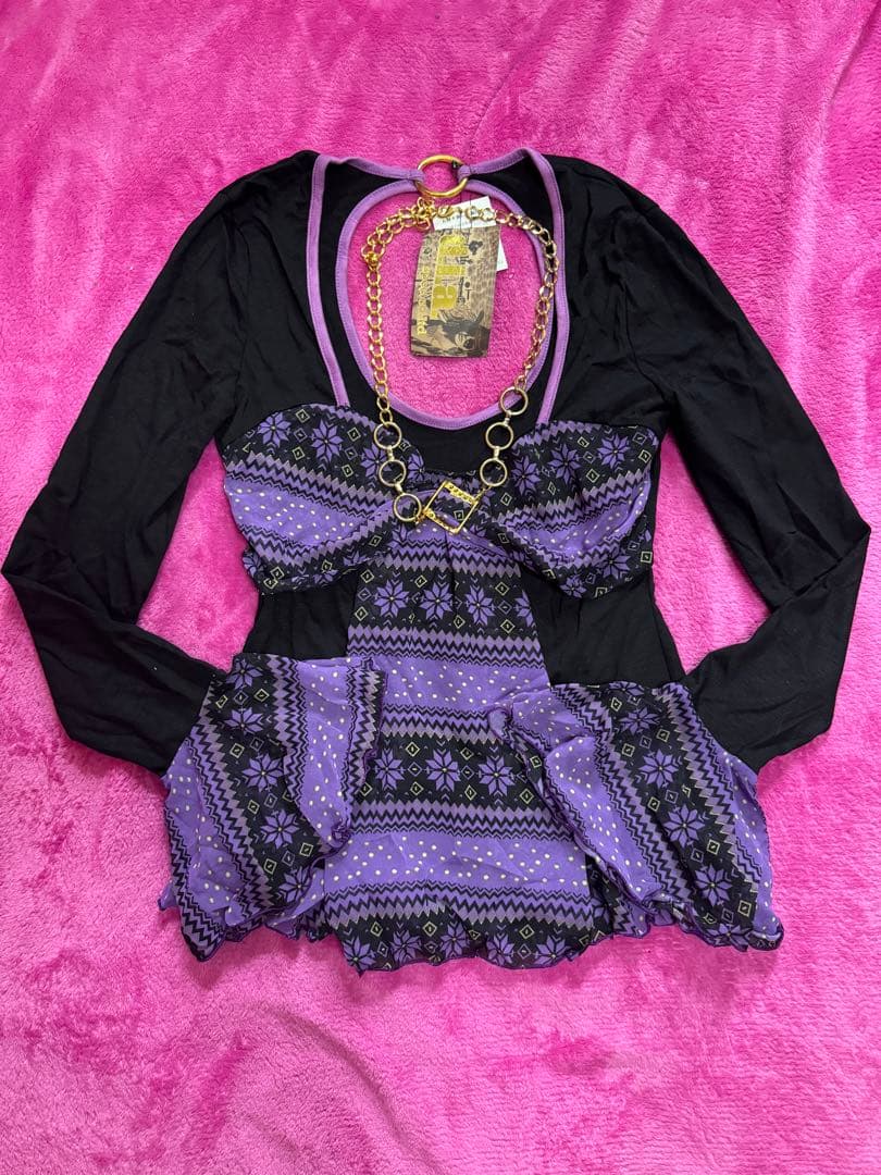 紫と黒のフリル付きトップス 新品タグ付き
