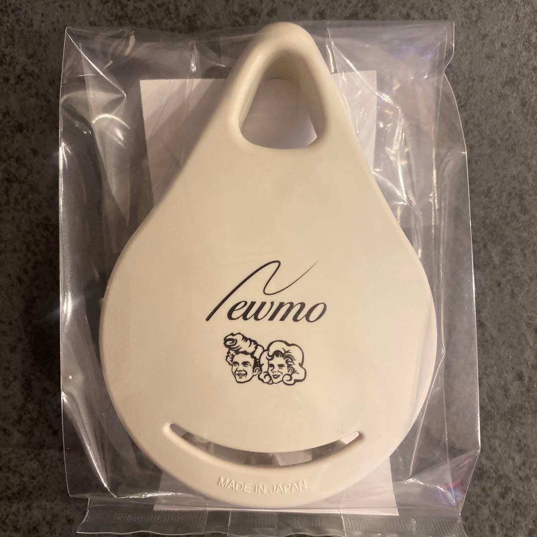 newmo スカルプマッサージブラシ 新品未開封　ヘアブラシ　ヘアケア　ニューZ