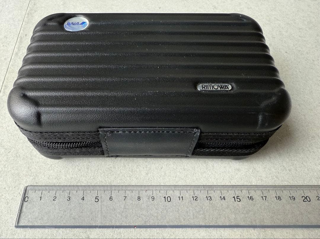 RIMOWA ブラックトラベルポーチ ANAロゴ付き - メルカリ