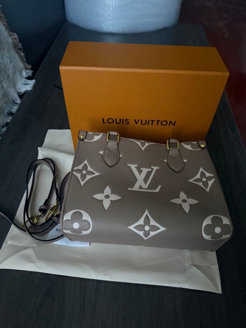 ショルダーバッグ ベージュ モノグラム