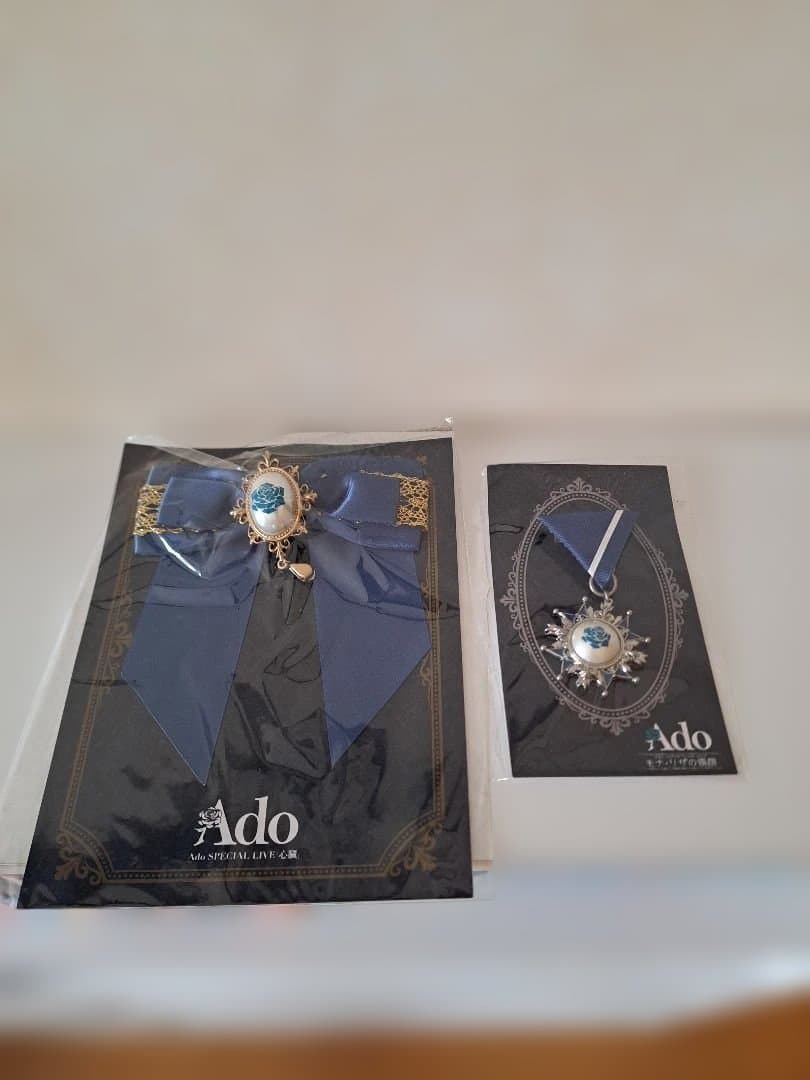Ado VIP特典 ブローチ(心臓+モナ横) - メルカリ