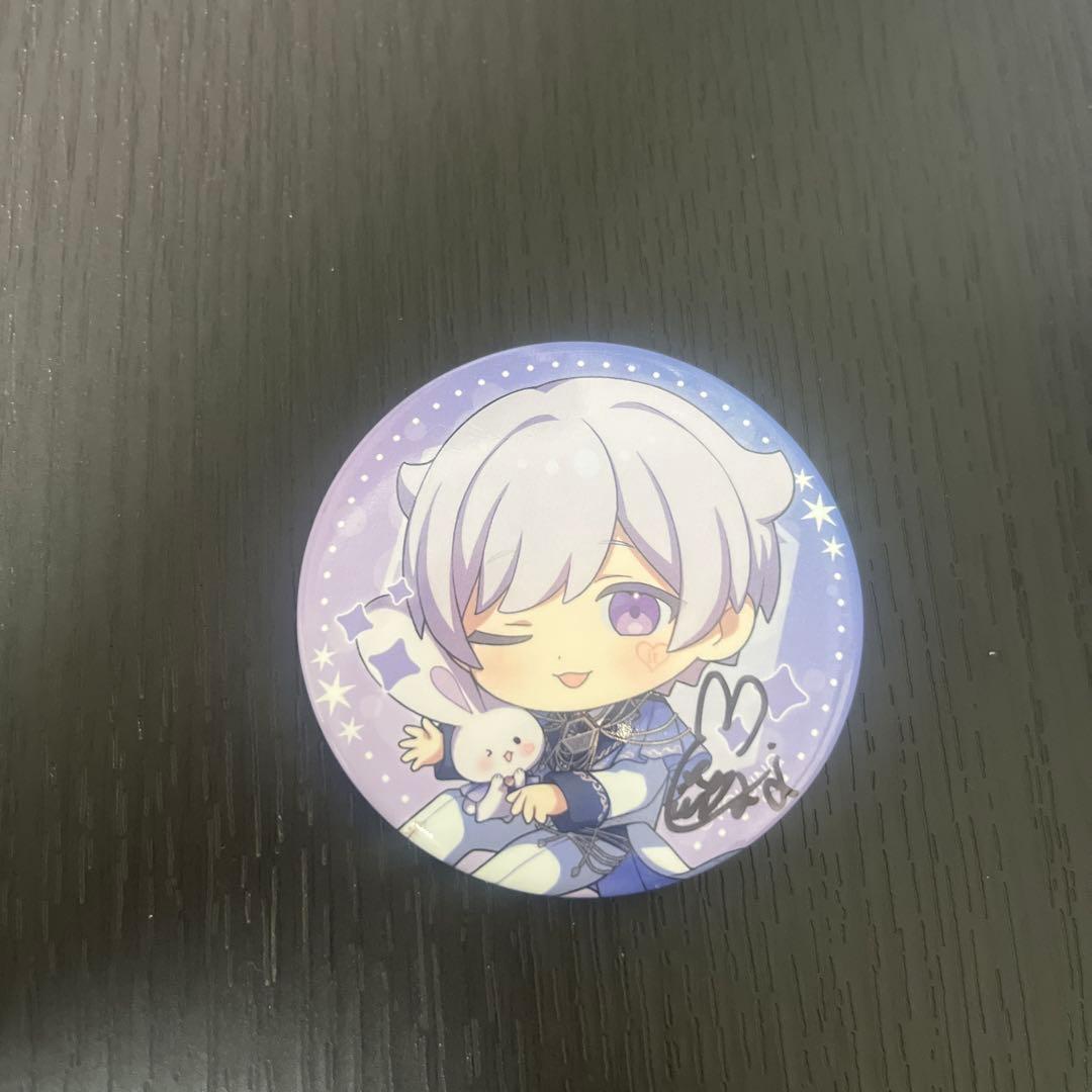 いれいす 2024 サイン入り缶バッジ 初兎 - メルカリ