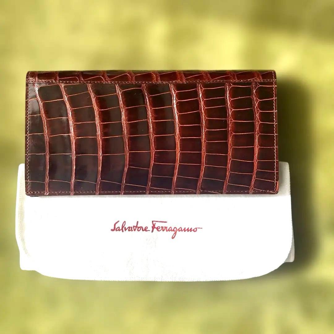 フェラガモ　Salvatore Ferragamo クロコダイルレザー 長財布