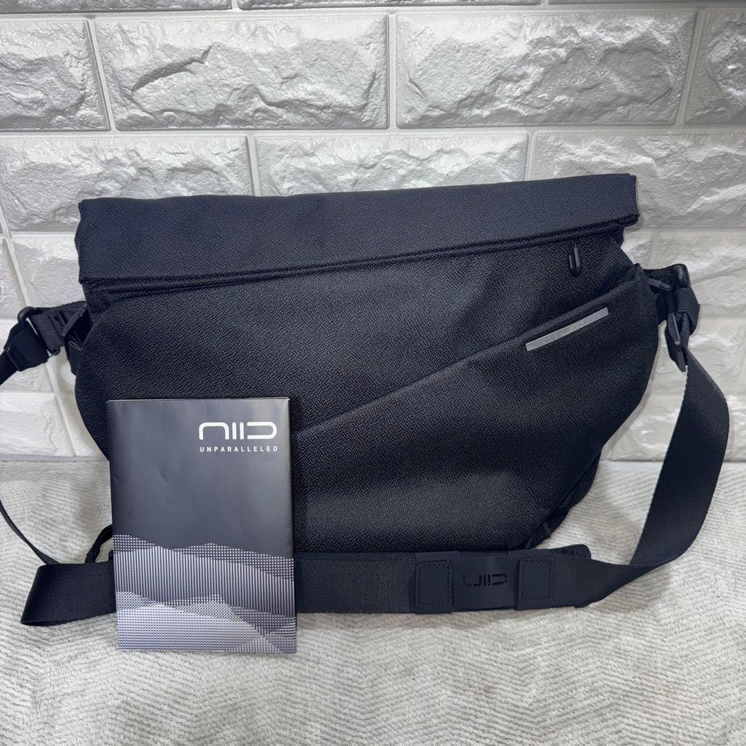 NIID ニードURBANATURE ボディ、メッセンジャーバッグ　ブラック