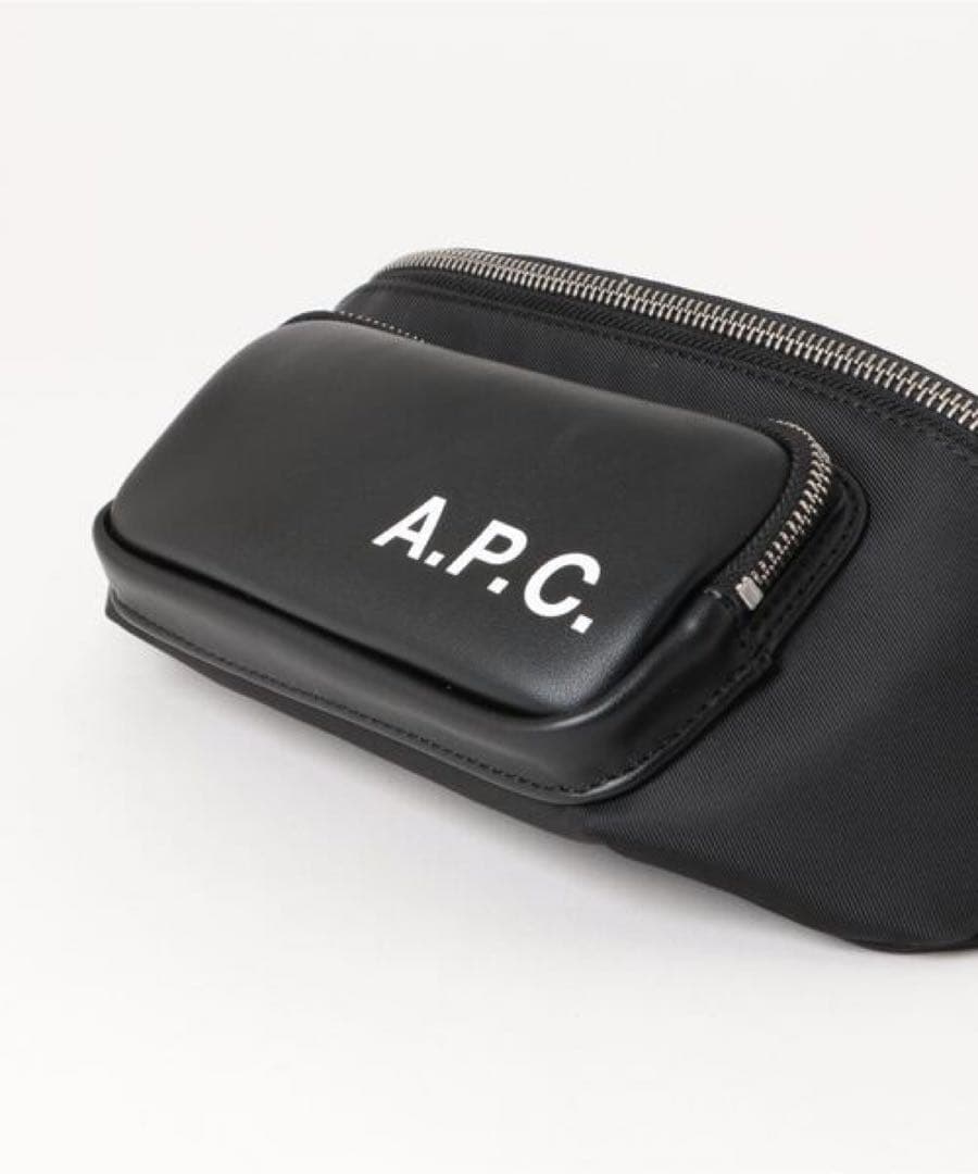 【状態良ほぼ未使用】APC 黒ボディバッグ ウエストポーチバッグアーペーセー A.P.C.（アーペーセー） APC A.P.C. ボディバッグ sac ceinture nino