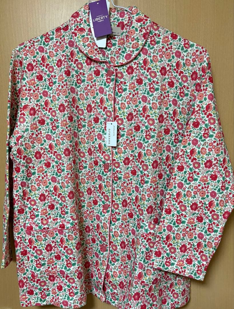 新品　リバティ　LPサイズ中わた入り　長袖　パジャマ　秋冬用　お値下げ⭐︎