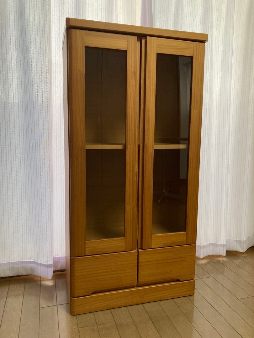 ガラス扉付き本棚