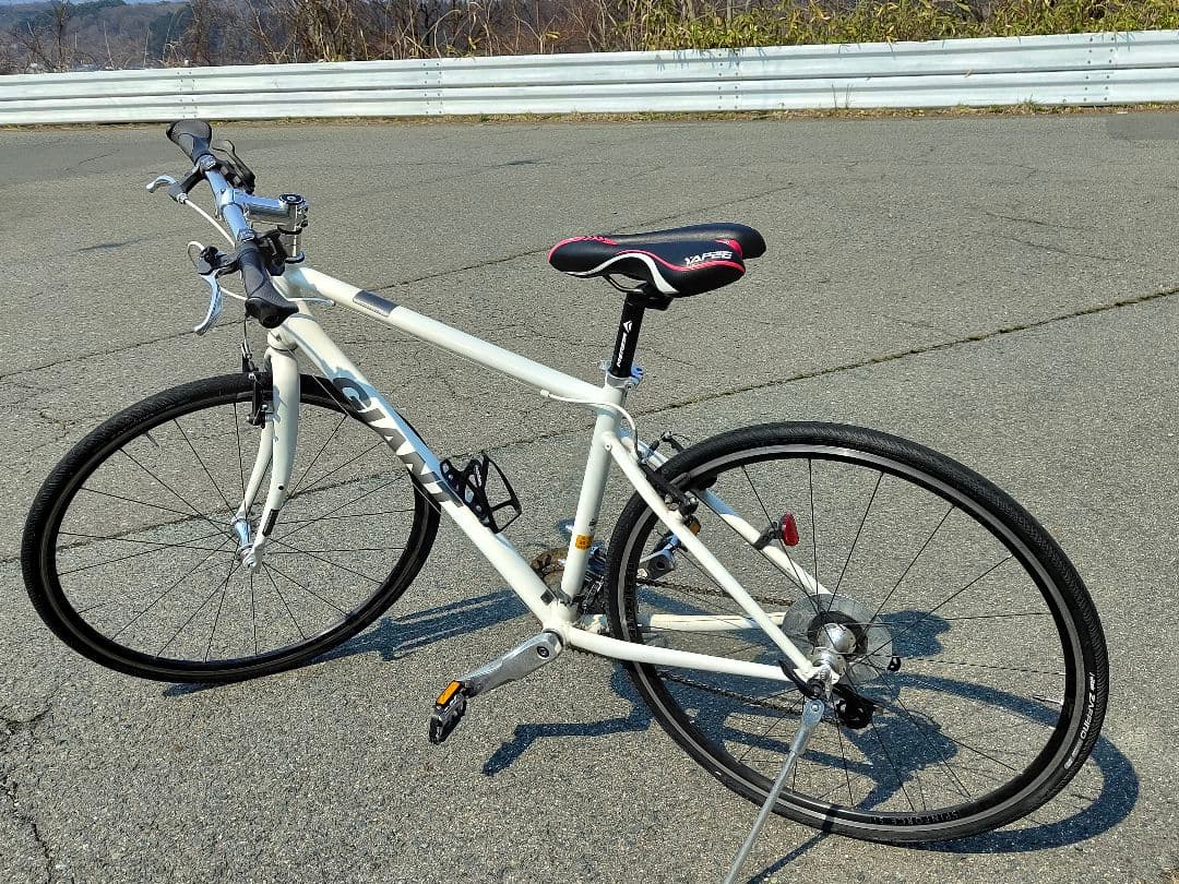 GIANT Escape air ホワイト 超軽量 岩手県盛岡市 引き取り限定 - メルカリ