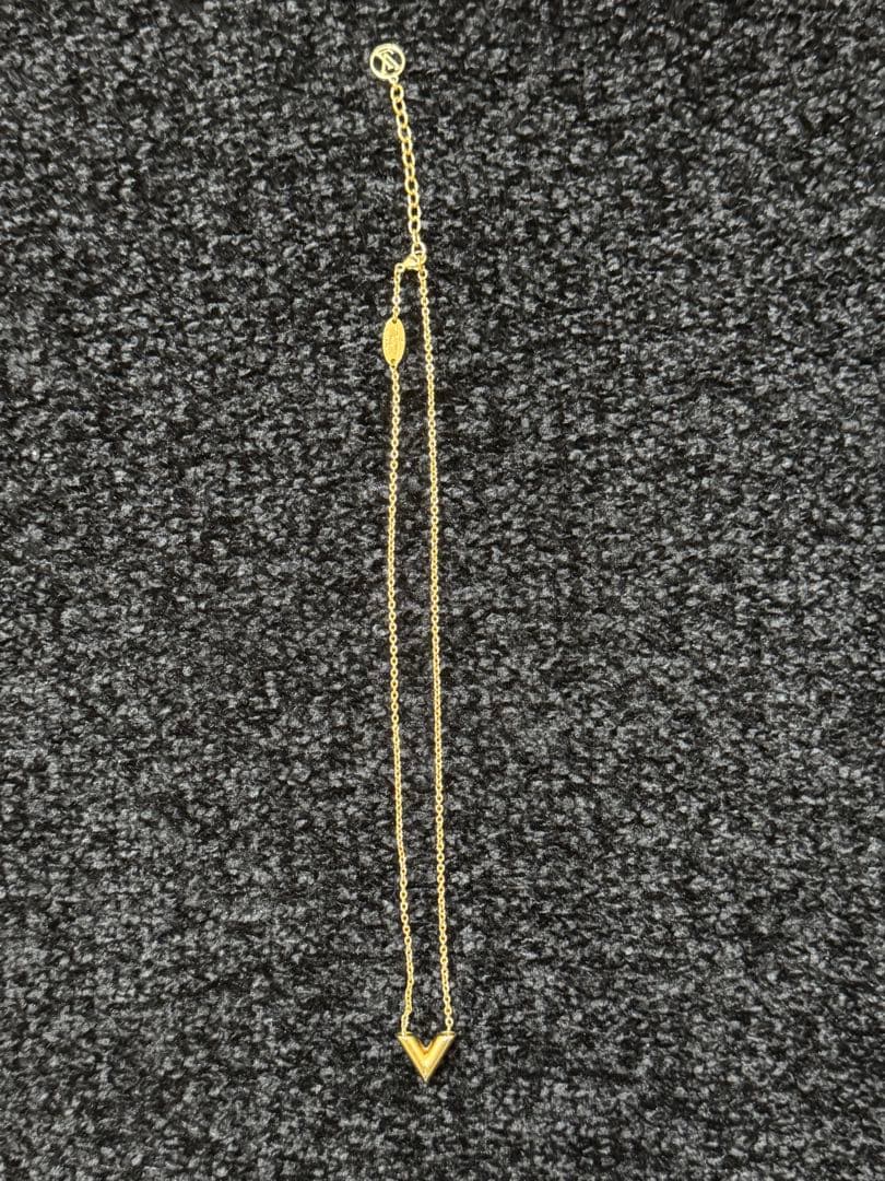 り*り様 LOUIS VUITTON ルイヴィトン エッセンシャルV M6108