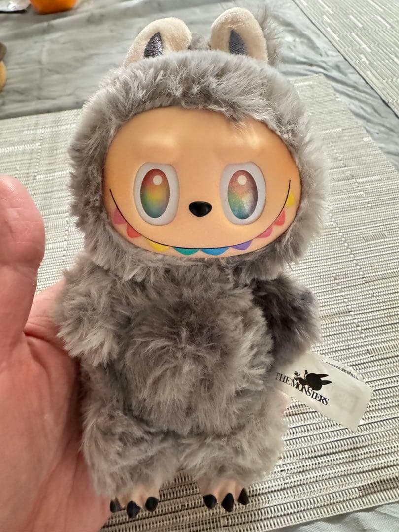 ラブブ シークレット【正規品】　POPMART　LVの服、保護カバーつき