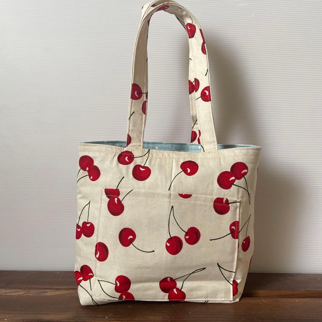 チェリー柄キャンバストートバッグ - メルカリ