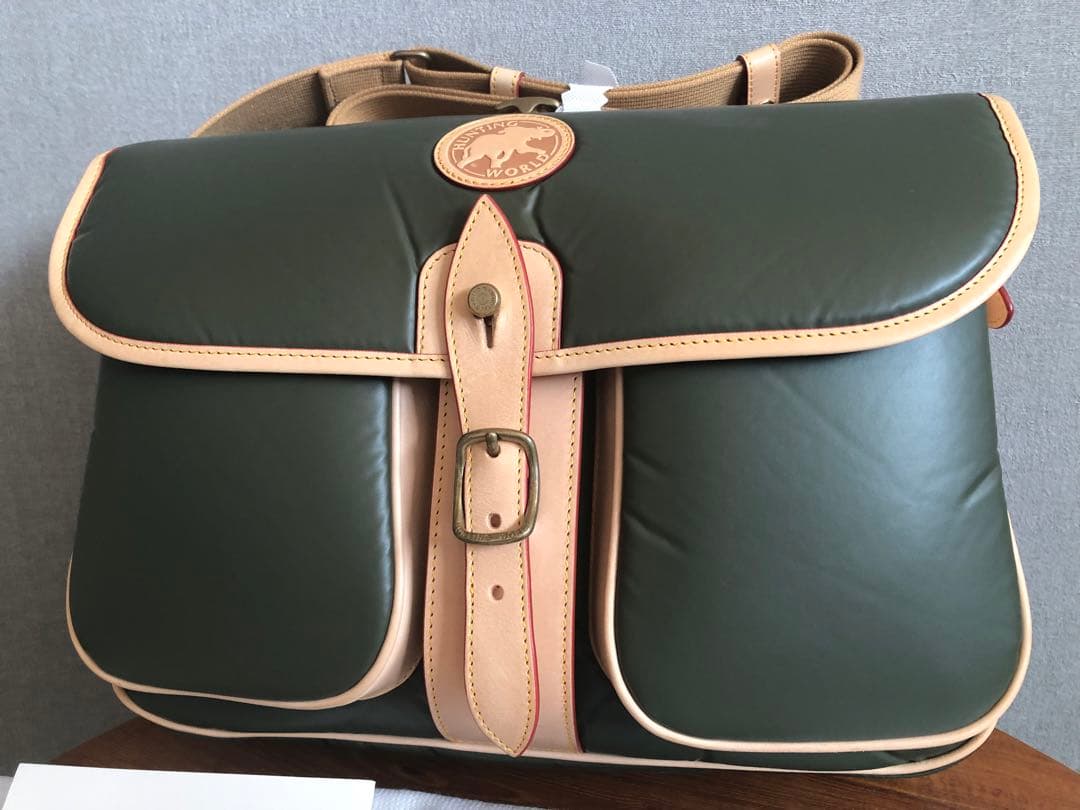 ハンティングワールド　ショルダーバッグ　カーキ Hunting World（ハンティング・ワールド） 美品 鑑定済 ハンテイング