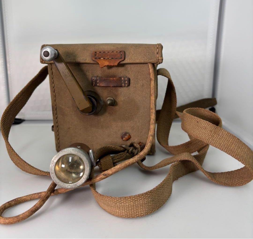 旧日本陸軍 手廻し 手動懐中電灯 ゼンマイ巻 照明 ランプ 旧日本軍 希少品