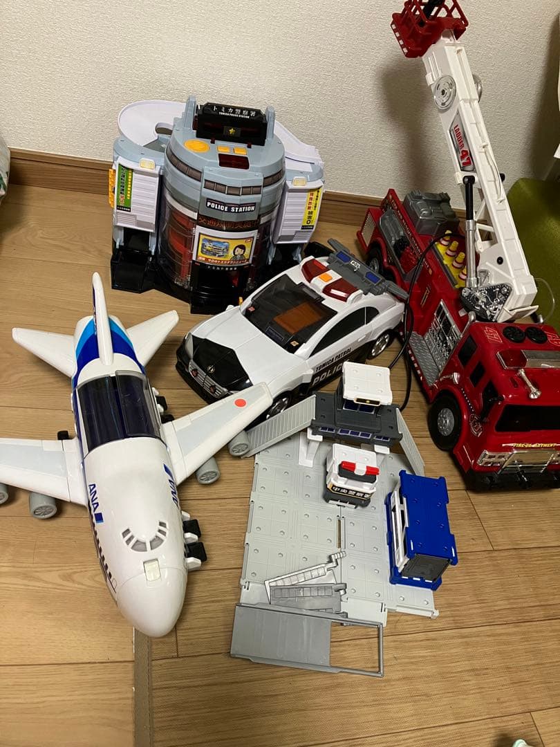 4点⭐︎トミカ DXポリステーションデカパトカー ANAジェットビルド