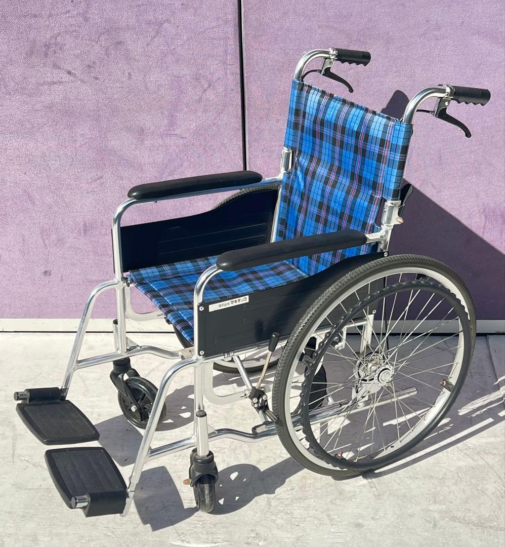 青と黒のチェック柄自走用車椅子マキテック車椅子 KSシリーズ自走式 折りたたみ式