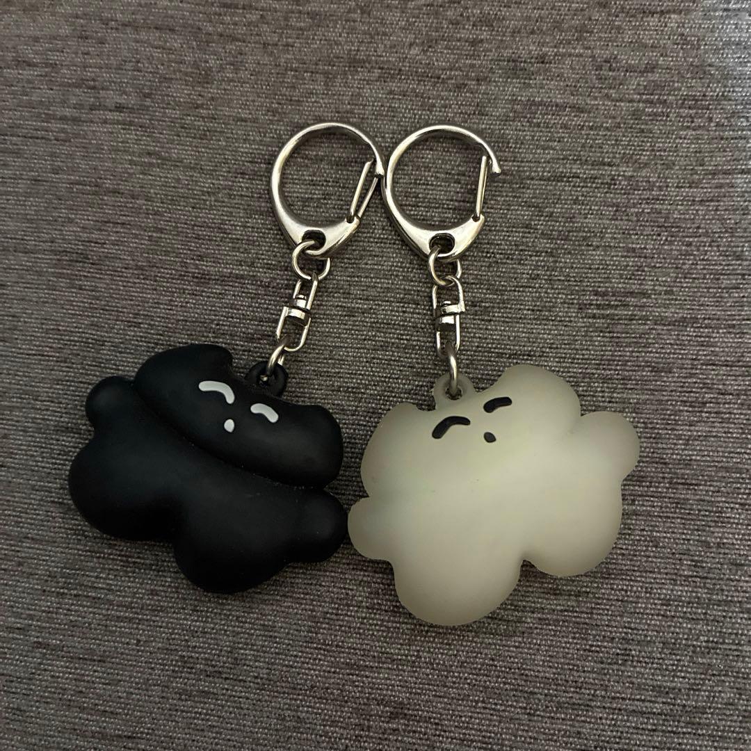 カネコアヤノ 蓄光キーホルダー2個セット - メルカリ