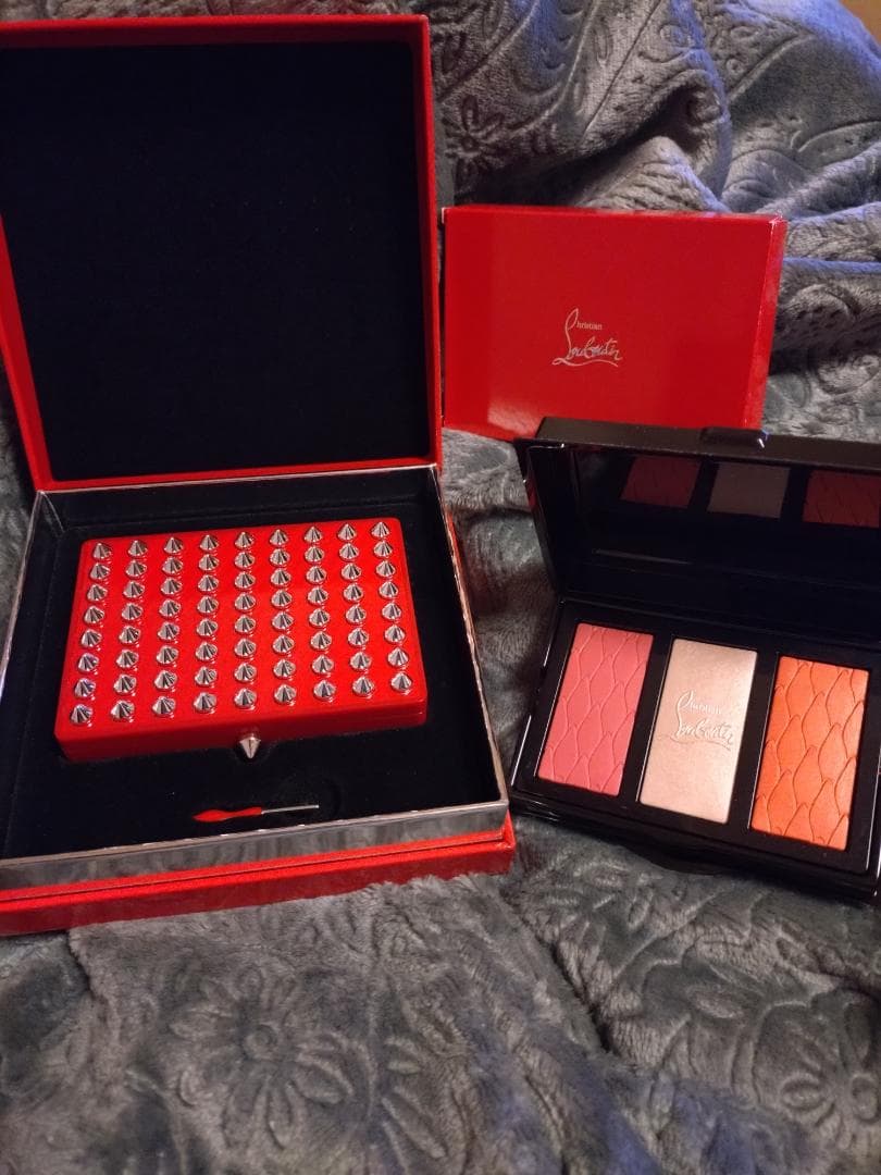 新品未使用　クリスチャンルブタン ラパレットケース　 チーク フェイスカラー