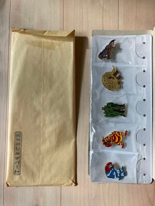 帰ってきたウルトラマン　おたのしみデパート　怪獣バッヂコンプリートセット　バッジ