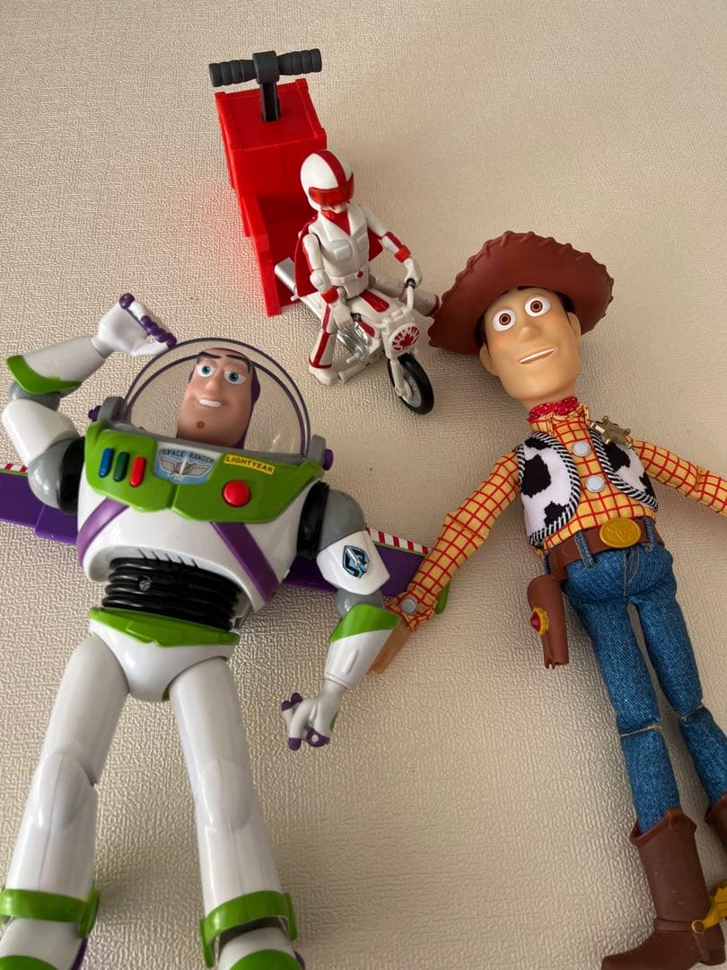 トイ・ストーリー フィギュア3点セットウッディバズラアトイヤーカブーン 楽天市場】【バズ+ウッディ2体セット】 トイ・ストーリー リアルサイズ