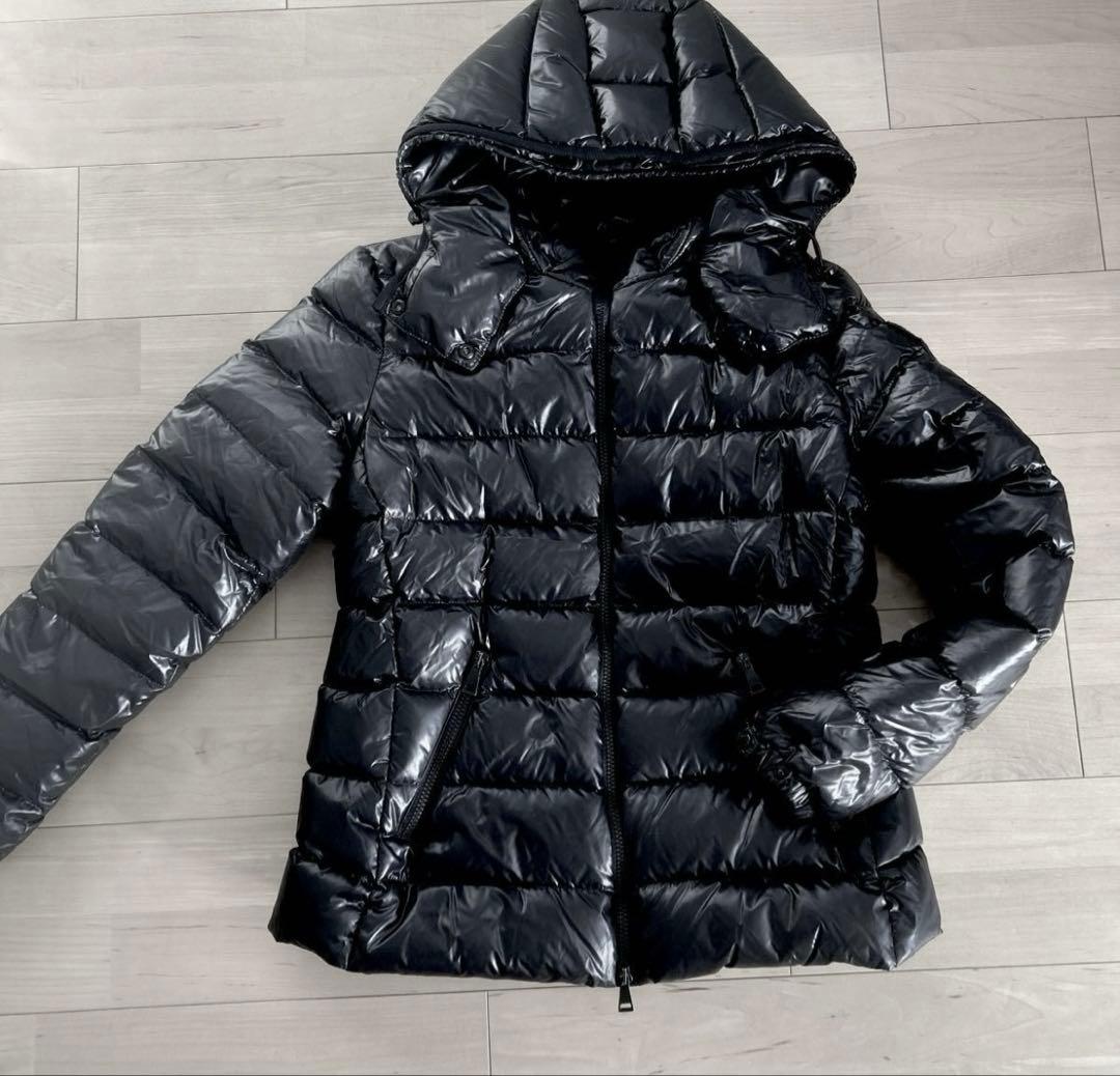 【正規品】Moncler ダウンジャケット フード付き　ブラック