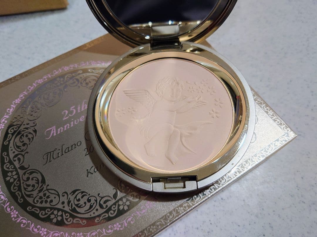 カネボウ　ミラノコレクション2015　新品未使用

フェイスアップパウダー